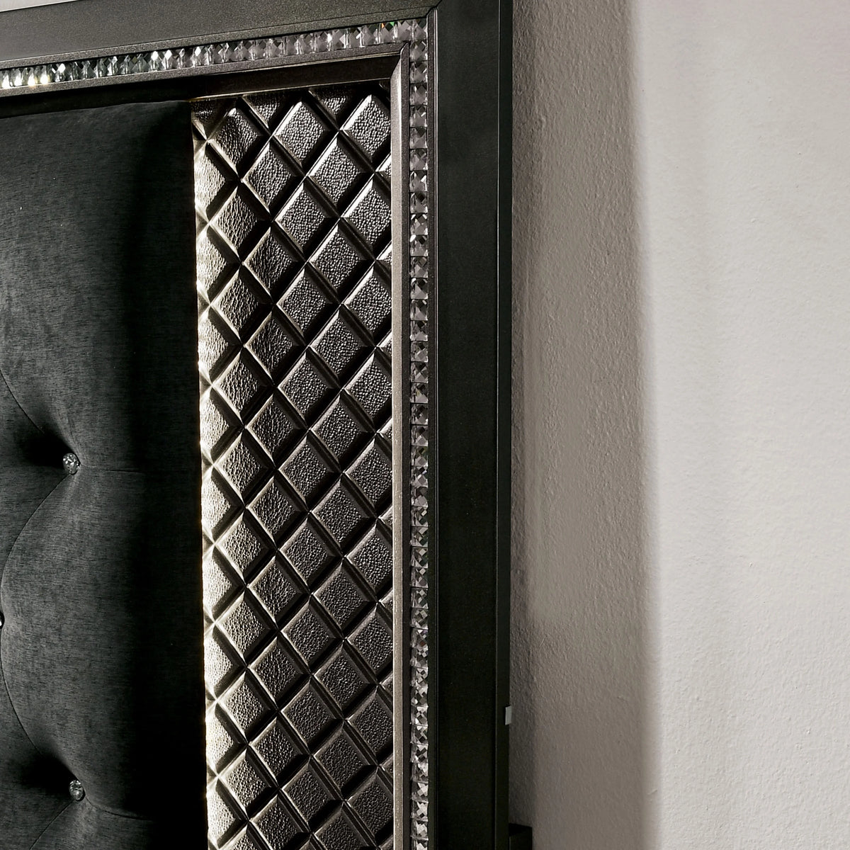 Eastern King Metallic Gray and Black Bed L668