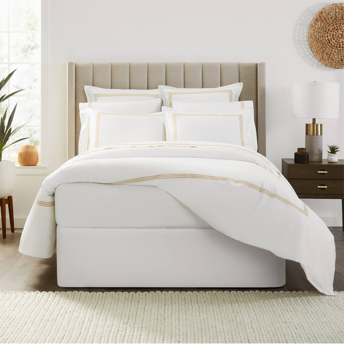 Queen White Bed Wrap H98847